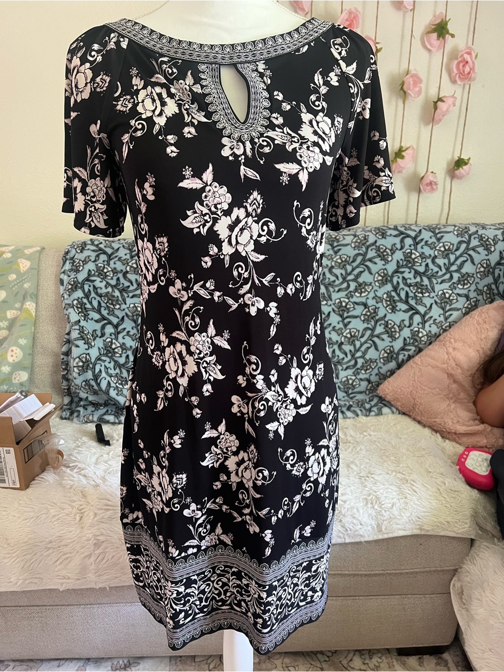 White House Black Market Black & White Floral Keyhole Midi Dress